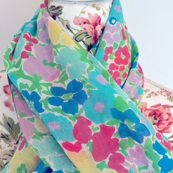🎉HP🎉Lilly Pulitzer Murfee Silk/Cashmere Scarf - Picture 2 of 11